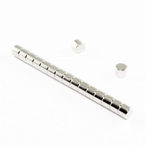 Neodýmový
  magnet valec 5x4 mm - N38