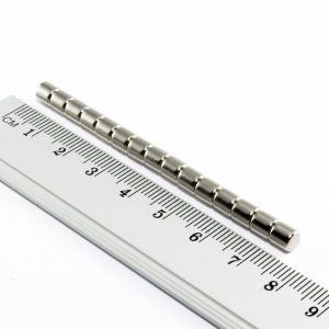 Neodýmový
  magnet valec 5x5 mm - N38