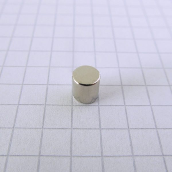 Neodýmový
  magnet valec 5x5 mm - N38