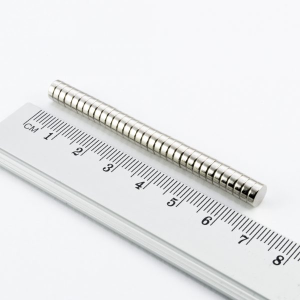 Neodýmový
  magnet valec 6x2 mm - N38
