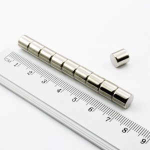 Neodýmový
  magnet valec 8x8 mm - N38