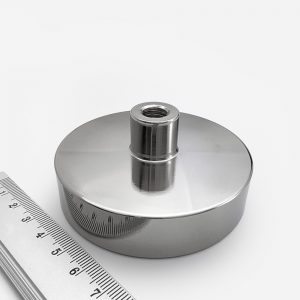 Magnet v puzdre s vysunutým vnútorným závitom 75x18 mm