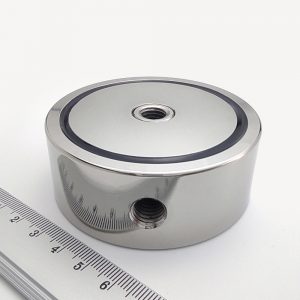 Magnet v puzdre so závitom cez celý magnet 74x28 mm obojstranný