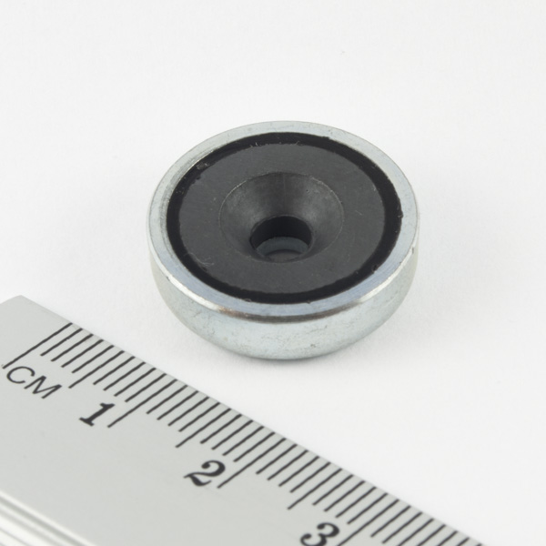 Magnet v puzdre s dierou pre skrutku 20x6 mm (feritový)