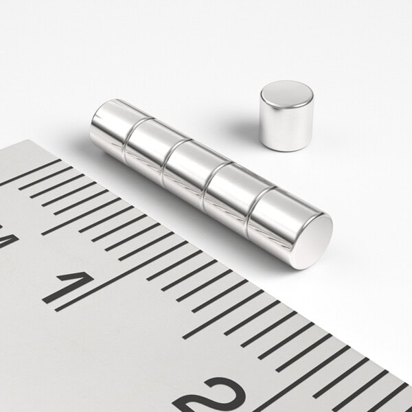 neodýmový magnet valec 3x3 mm